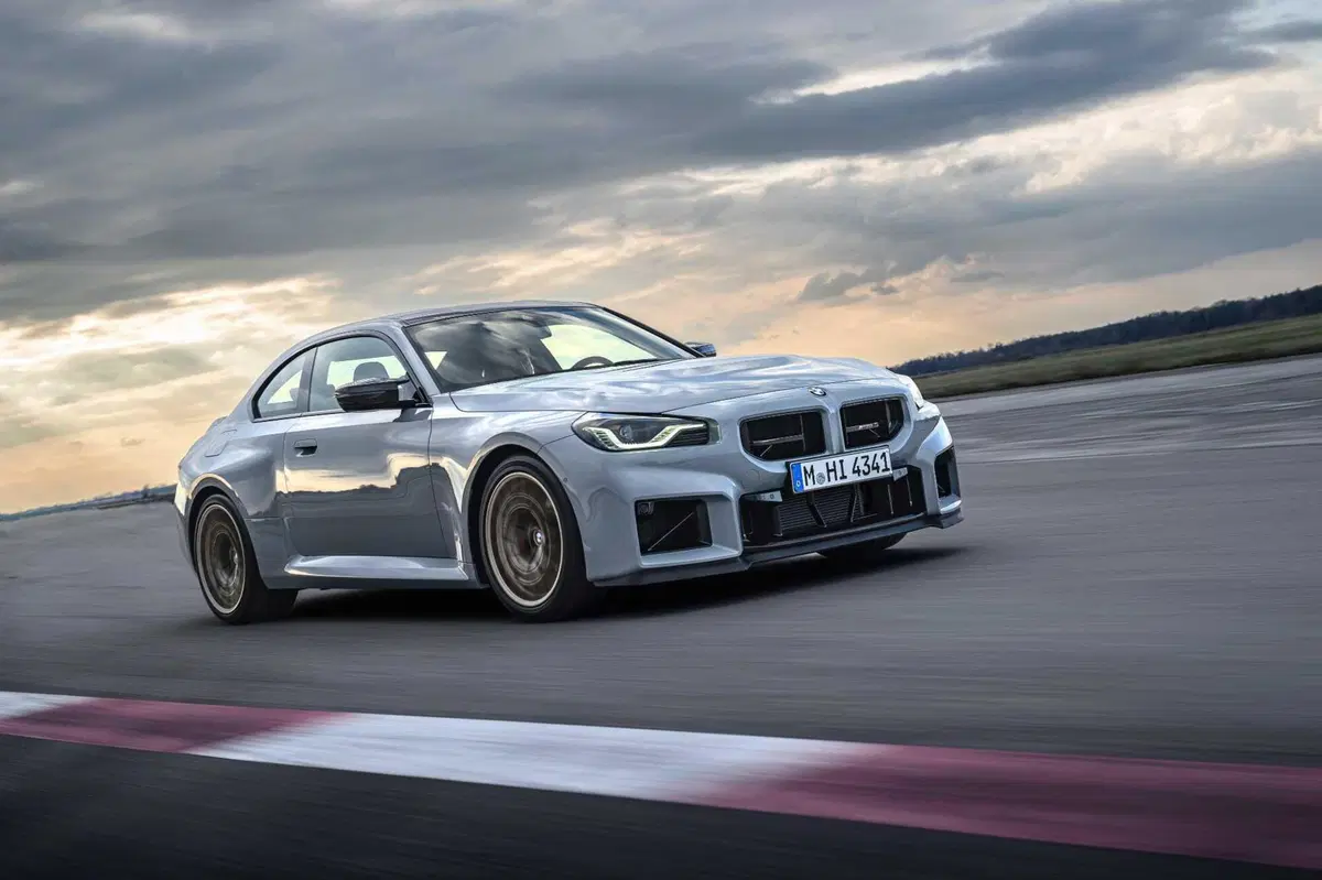 Nuova BMW M2 xDrive: 480 CV e una tecnologia da pista per salvare il sei cilindri dall'Euro 7 (4)