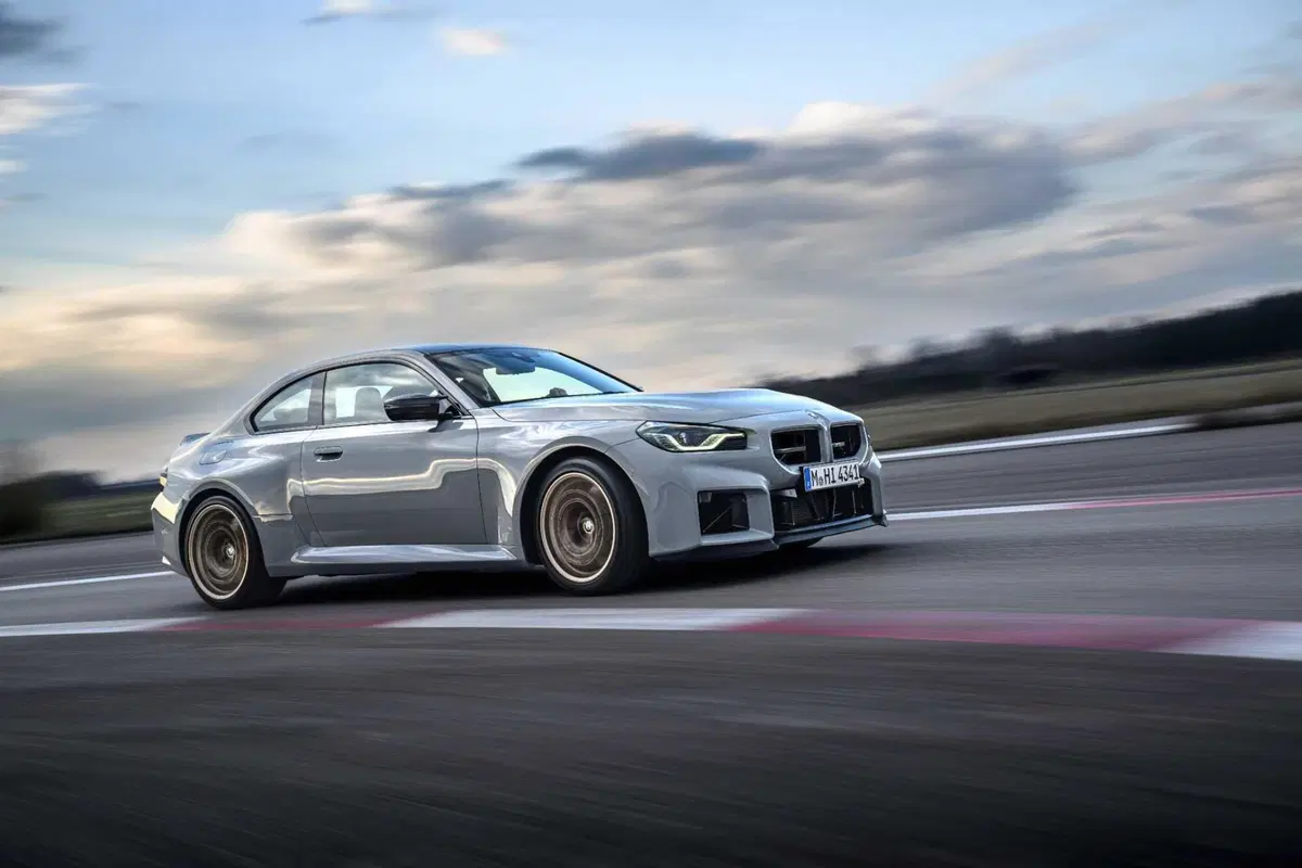 Nuova BMW M2 xDrive: 480 CV e una tecnologia da pista per salvare il sei cilindri dall'Euro 7 (5)