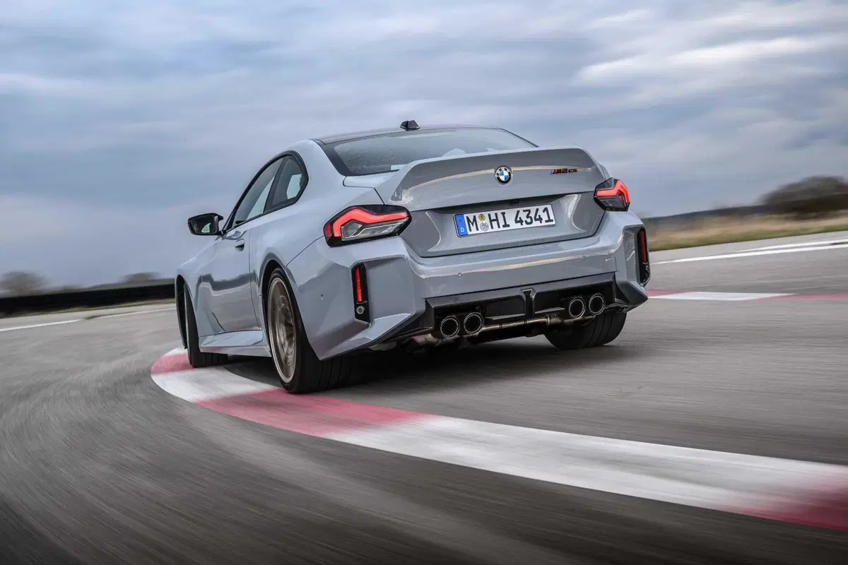 Nuova BMW M2 xDrive: 480 CV e una tecnologia da pista per salvare il sei cilindri dall'Euro 7 (8)