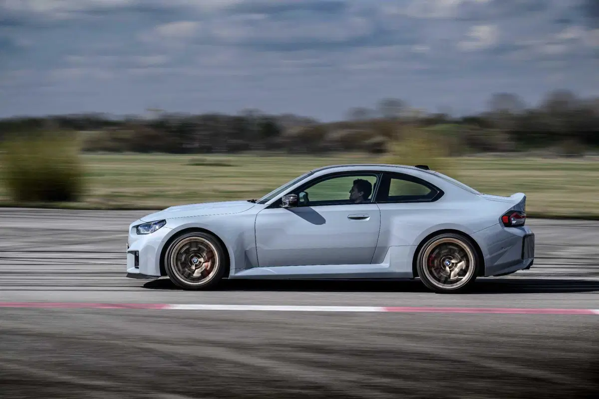 Nuova BMW M2 xDrive: 480 CV e una tecnologia da pista per salvare il sei cilindri dall'Euro 7 (13)