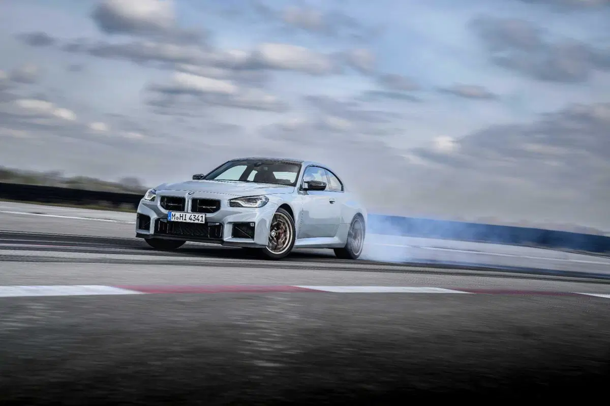 Nuova BMW M2 xDrive: 480 CV e una tecnologia da pista per salvare il sei cilindri dall'Euro 7 (15)