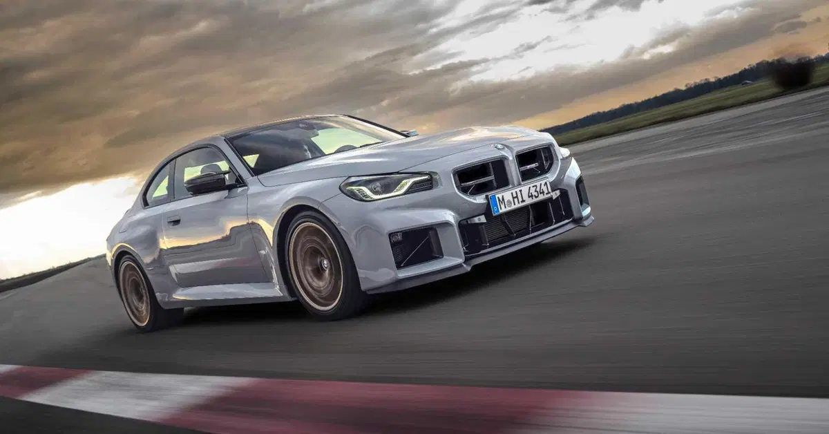 Nuova BMW M2 xDrive: 480 CV e una tecnologia da pista per salvare il sei cilindri dall'Euro 7