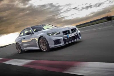 Nuova BMW M2 xDrive: 480 CV e una tecnologia da pista per salvare il sei cilindri dall'Euro 7