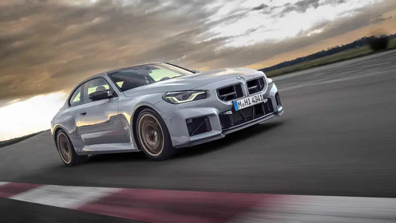 Nuova BMW M2 xDrive: 480 CV e una tecnologia da pista per salvare il sei cilindri dall'Euro 7
