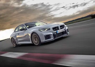 Nuova BMW M2 xDrive: 480 CV e una tecnologia da pista per salvare il sei cilindri dall'Euro 7