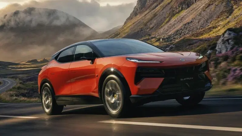 Lotus Eletre X 2026: clamoroso dietrofront, il SUV non sar&agrave; pi&ugrave; solo elettrico