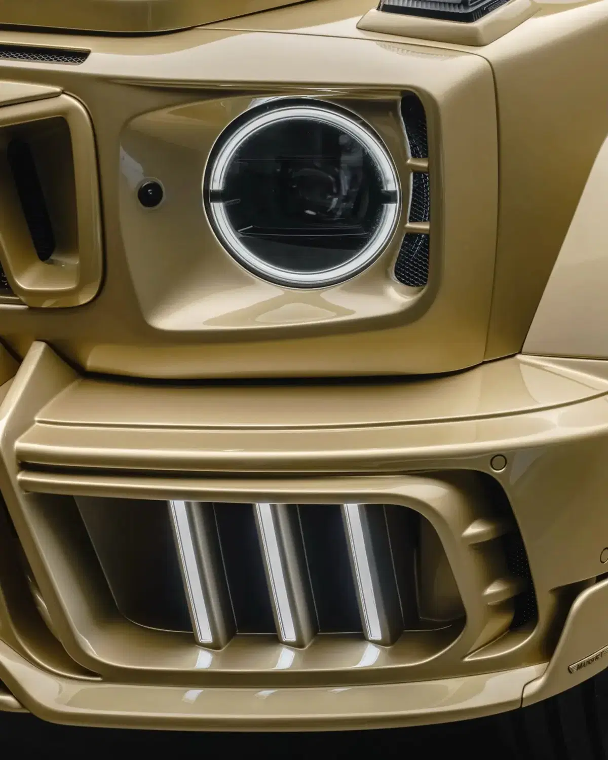 Mansory riveste la G63 di oro: il SUV più estremo di sempre (8)