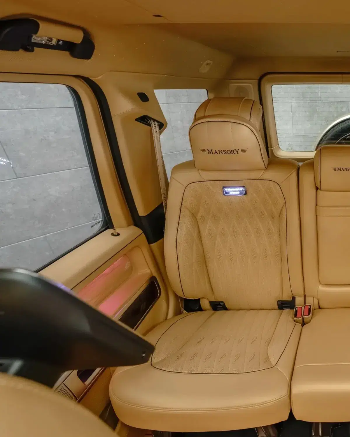Mansory riveste la G63 di oro: il SUV più estremo di sempre (10)