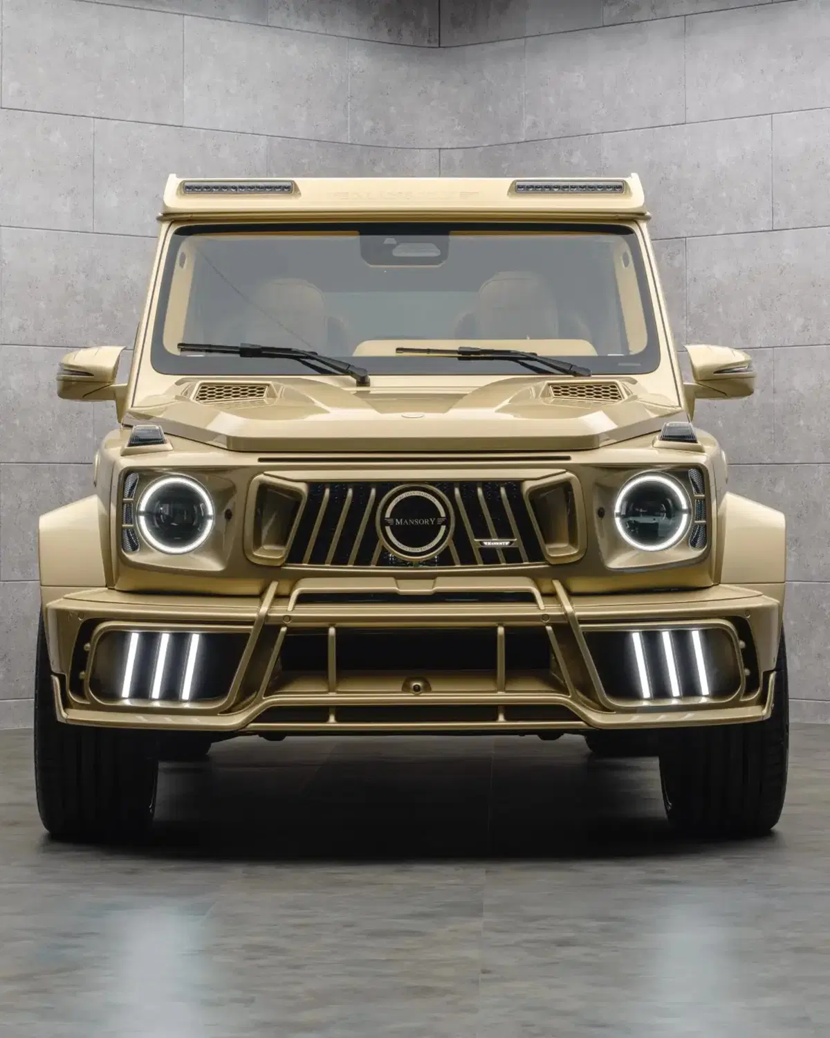 Mansory riveste la G63 di oro: il SUV più estremo di sempre (12)