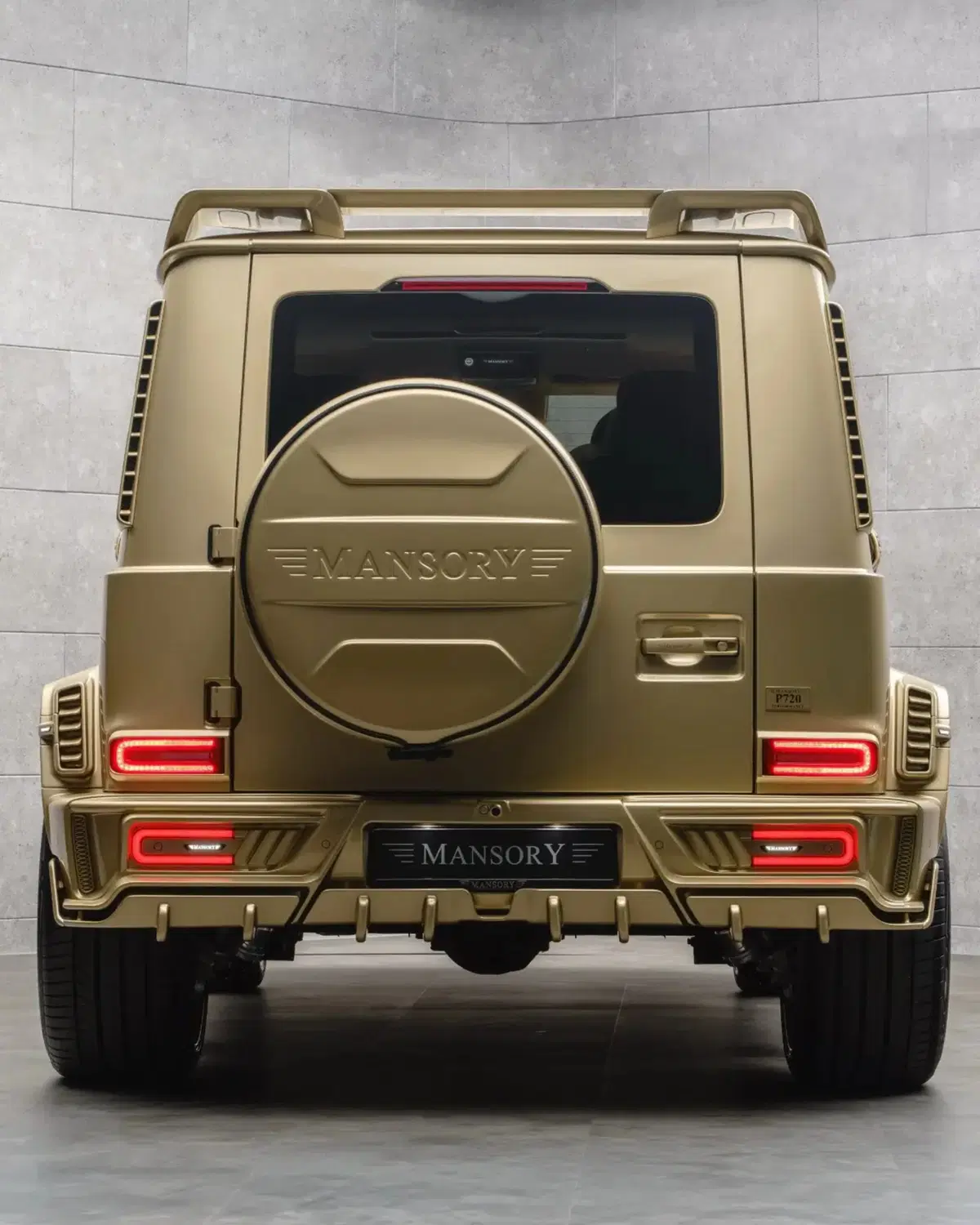 Mansory riveste la G63 di oro: il SUV più estremo di sempre (13)