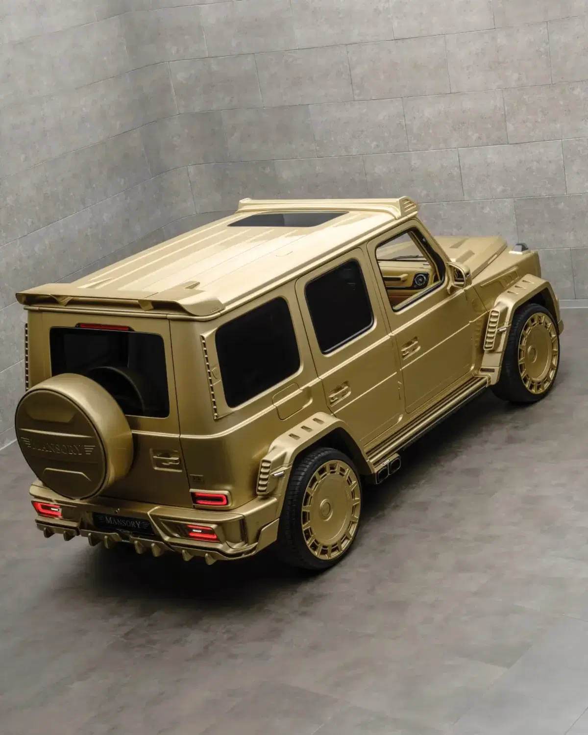 Mansory riveste la G63 di oro: il SUV più estremo di sempre (14)