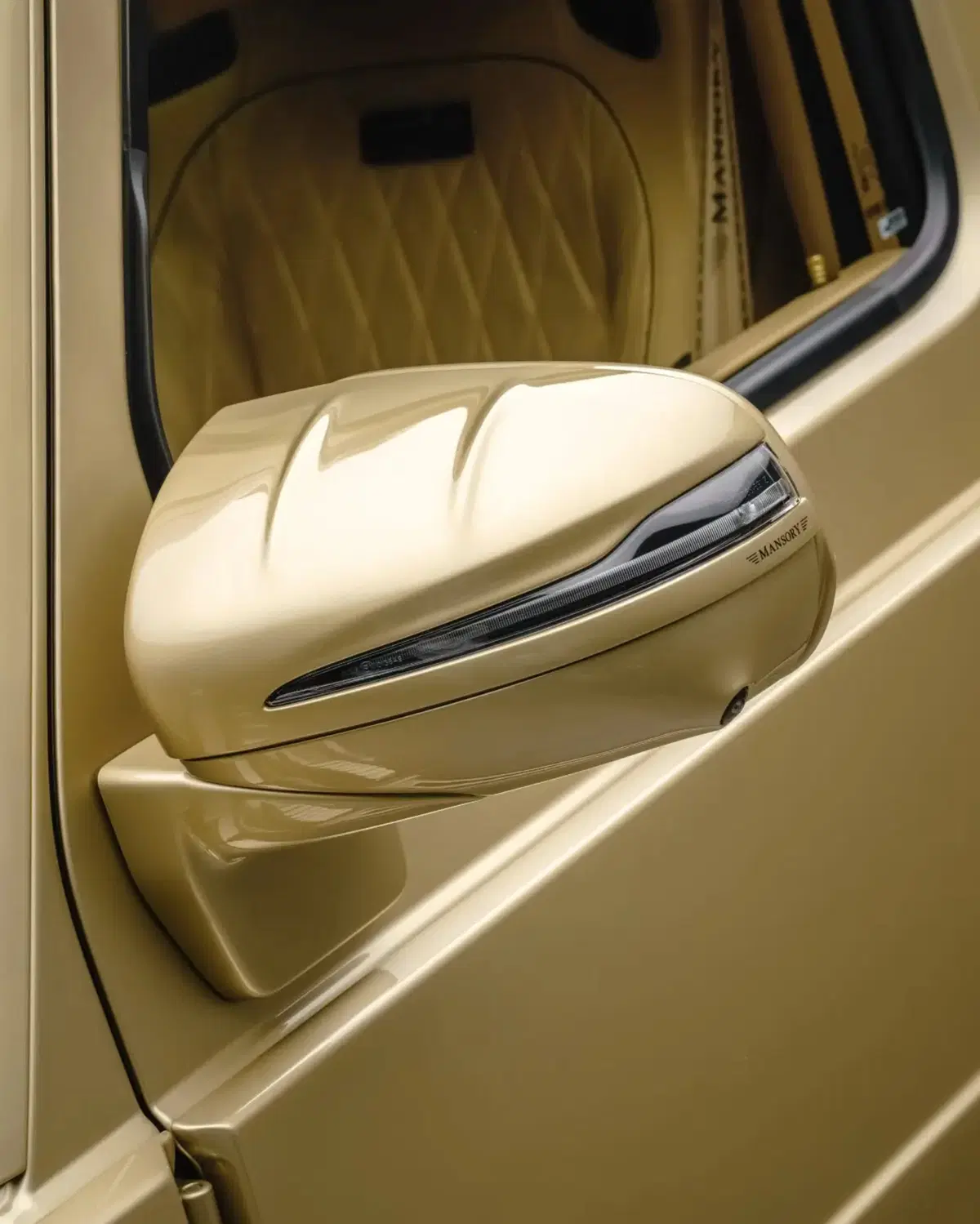 Mansory riveste la G63 di oro: il SUV più estremo di sempre (17)