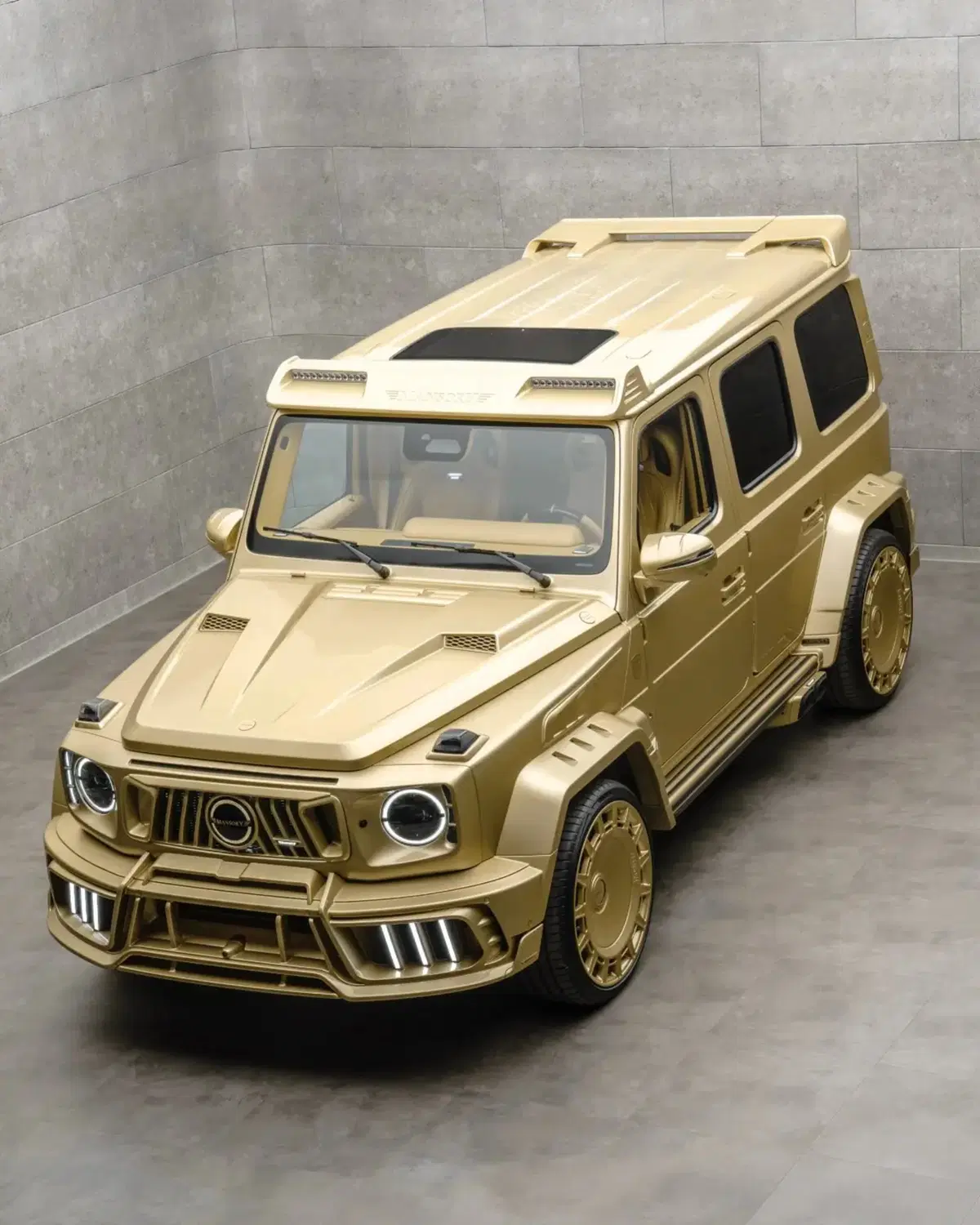 Mansory riveste la G63 di oro: il SUV più estremo di sempre (19)