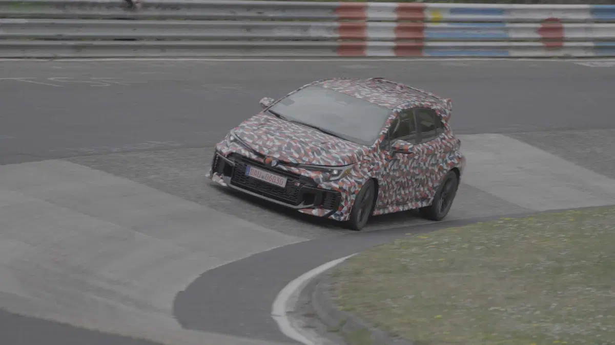 GRMN Corolla, la Toyota più estrema di sempre nasce al Nurburgring: 415 Nm, niente sedili posteriori e una firma speciale (14)