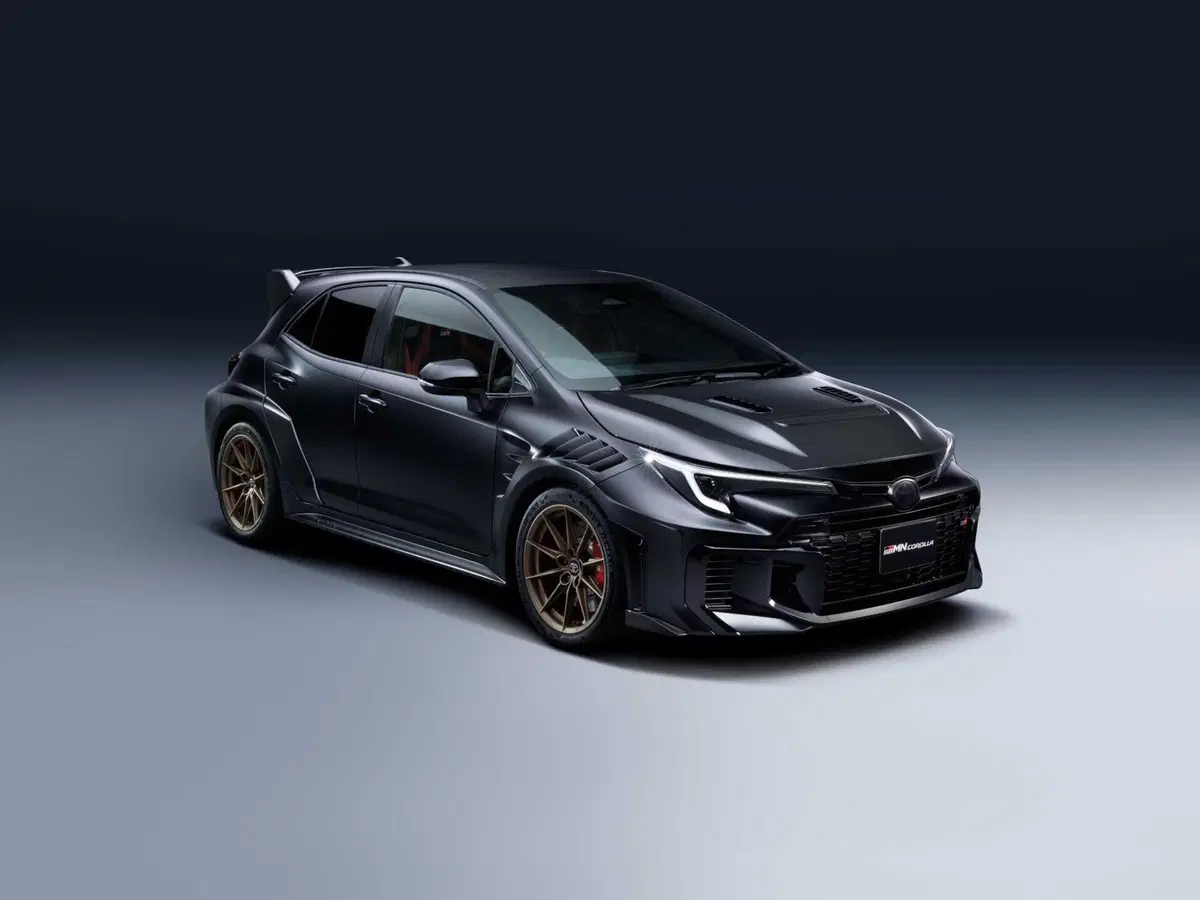GRMN Corolla, la Toyota più estrema di sempre nasce al Nurburgring: 415 Nm, niente sedili posteriori e una firma speciale (17)
