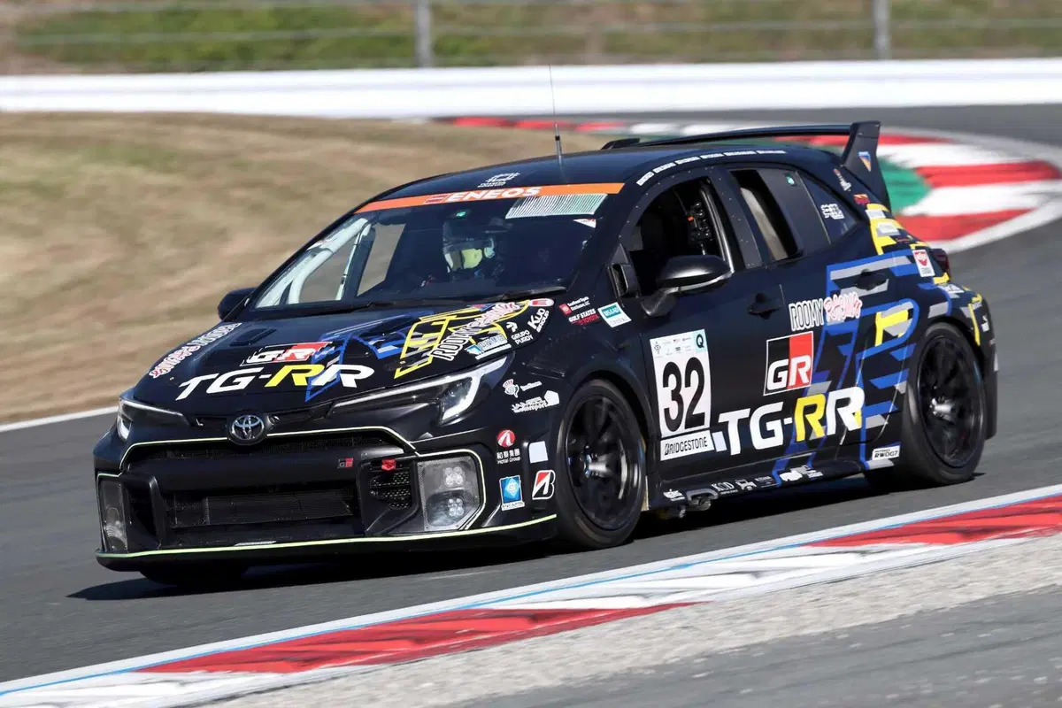GRMN Corolla, la Toyota più estrema di sempre nasce al Nurburgring: 415 Nm, niente sedili posteriori e una firma speciale (20)