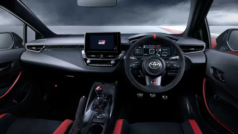 Abitacolo Toyota Corolla GRMN