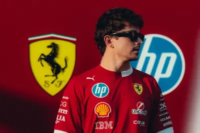 F1. Leclerc: "Avevo altre opzioni sul tavolo ma amo la Ferrari e per me &egrave; sempre stata la prima scelta. Quello che fa Lewis non mi influenza"