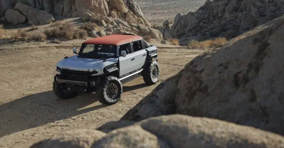 GMC Hummer X, il fuoristrada elettrico che si riconfigura all'infinito: il concept che reinventa l'avventura