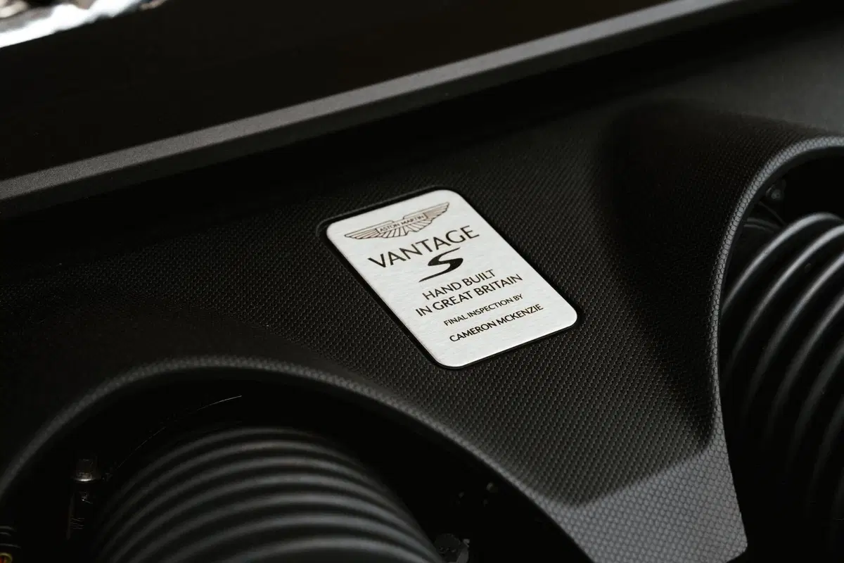 Aston Martin Vantage S: il V8 AMG da 680 CV che rimette tutti d’accordo (anche i puristi)