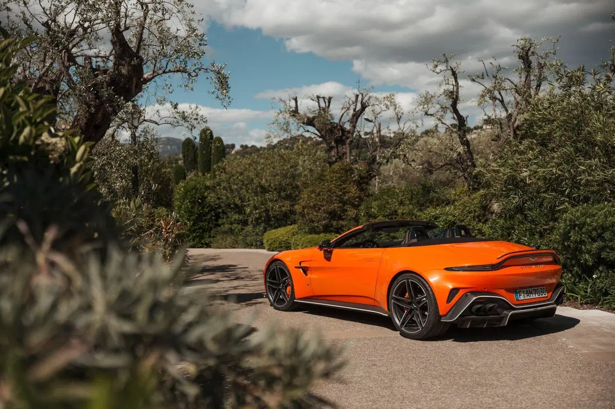 Aston Martin Vantage S: il V8 AMG da 680 CV che rimette tutti d’accordo (anche i puristi) (4)
