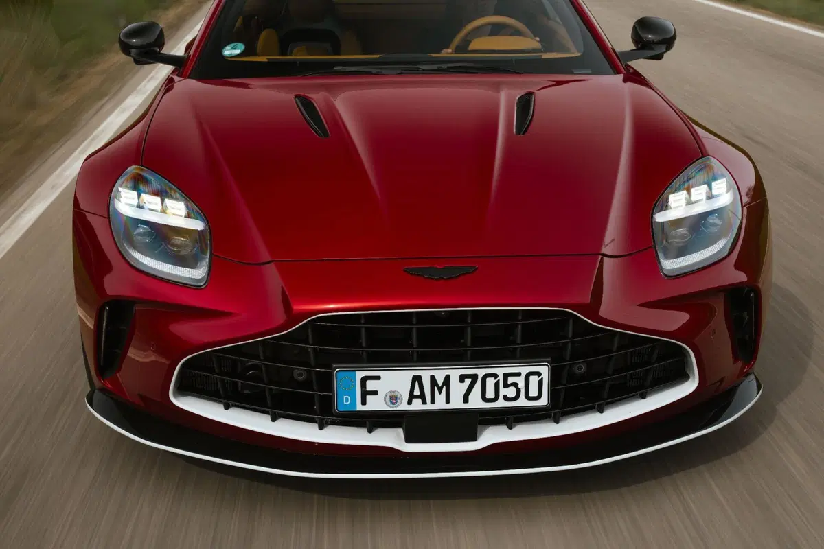Aston Martin Vantage S: il V8 AMG da 680 CV che rimette tutti d’accordo (anche i puristi) (6)