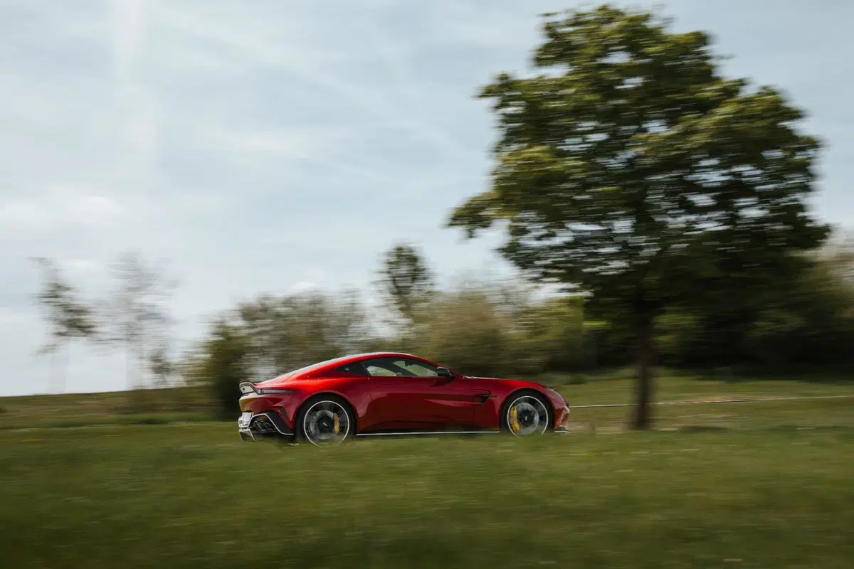 Aston Martin Vantage S: il V8 AMG da 680 CV che rimette tutti d’accordo (anche i puristi) (10)