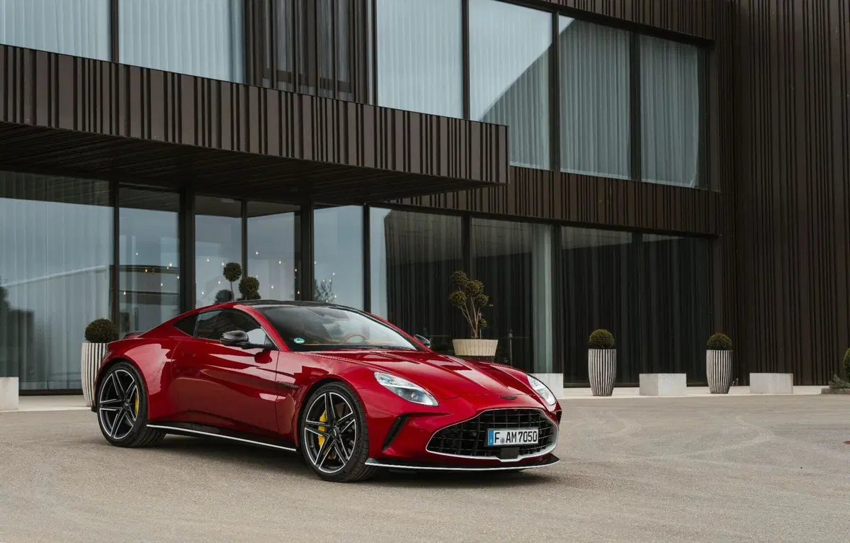 Aston Martin Vantage S: il V8 AMG da 680 CV che rimette tutti d’accordo (anche i puristi) (11)