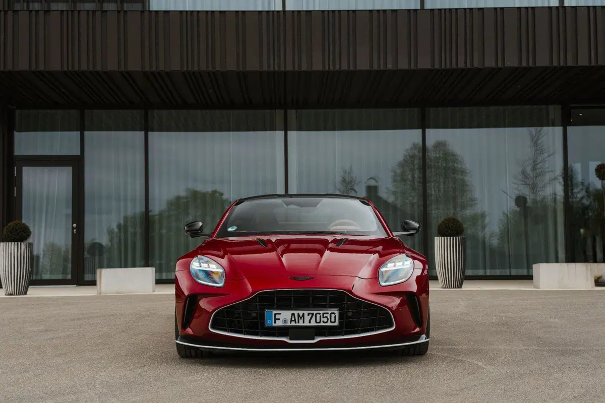 Aston Martin Vantage S: il V8 AMG da 680 CV che rimette tutti d’accordo (anche i puristi) (12)