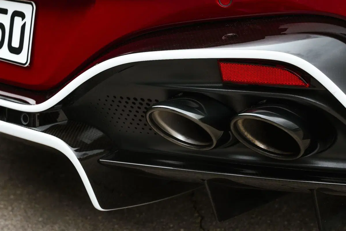 Aston Martin Vantage S: il V8 AMG da 680 CV che rimette tutti d’accordo (anche i puristi) (13)