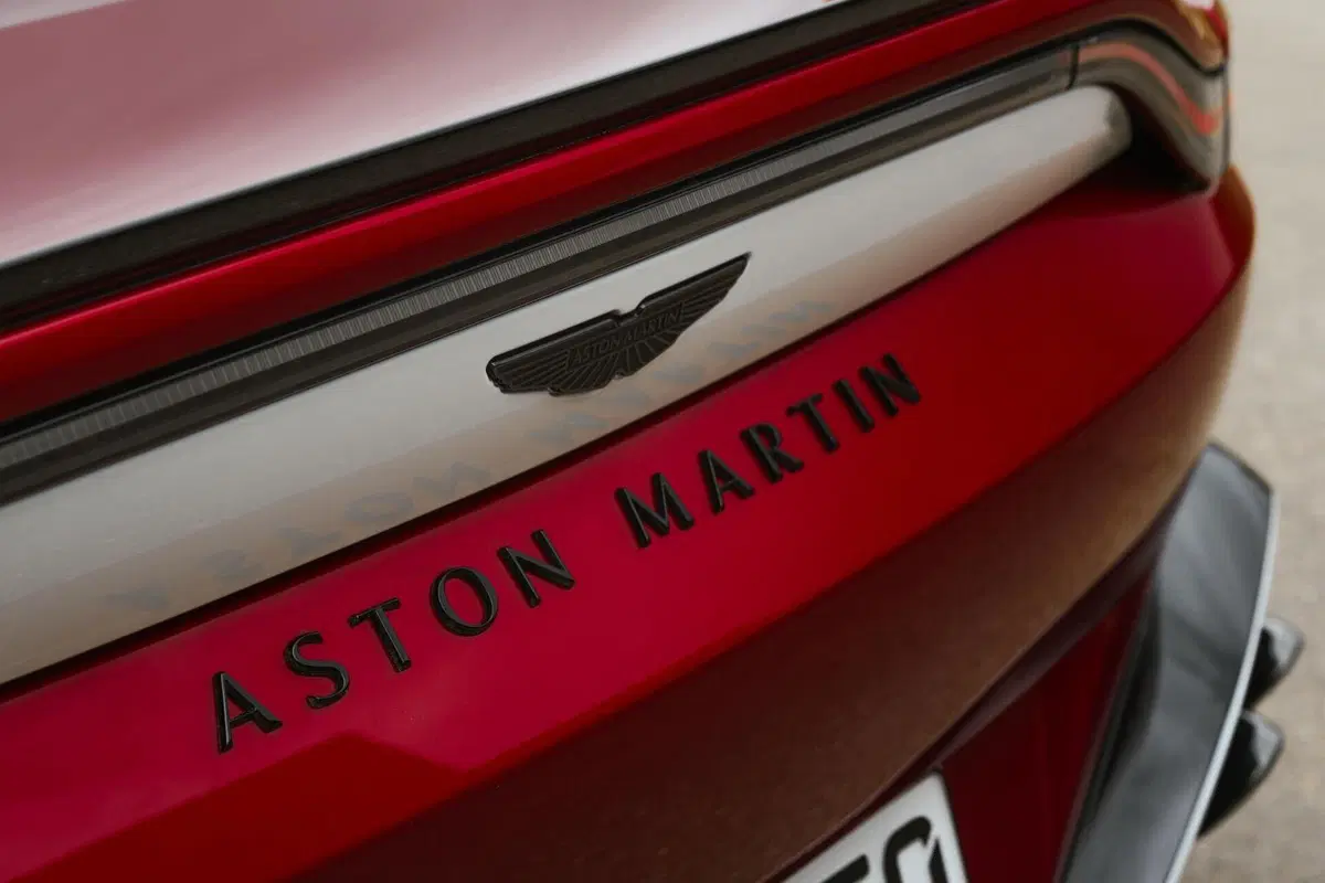 Aston Martin Vantage S: il V8 AMG da 680 CV che rimette tutti d’accordo (anche i puristi) (16)