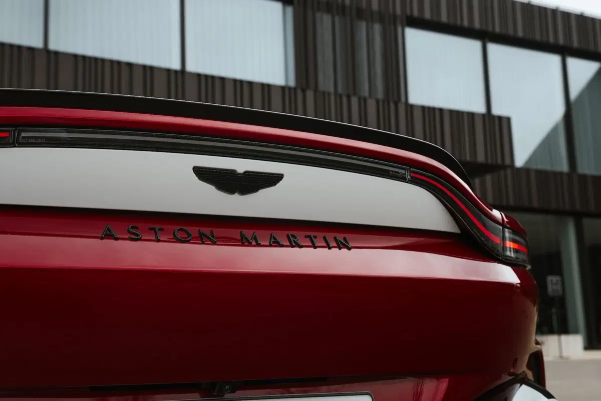 Aston Martin Vantage S: il V8 AMG da 680 CV che rimette tutti d’accordo (anche i puristi) (19)