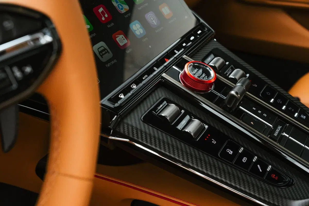 Aston Martin Vantage S: il V8 AMG da 680 CV che rimette tutti d’accordo (anche i puristi) (21)