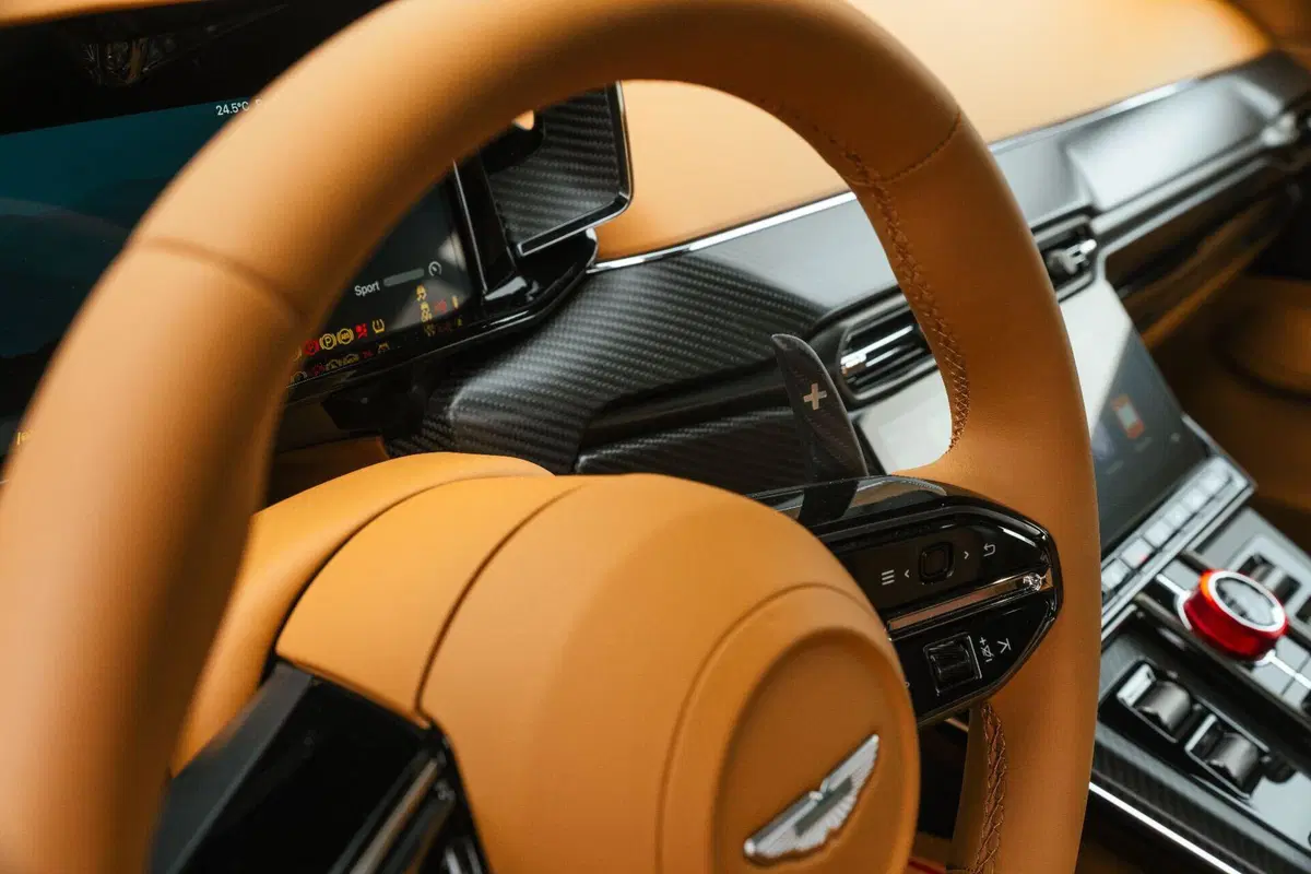 Aston Martin Vantage S: il V8 AMG da 680 CV che rimette tutti d’accordo (anche i puristi) (25)