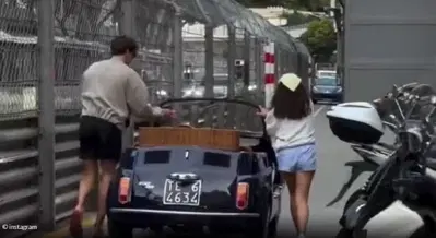 Fiat 500 in panne a Monaco: George Russell costretto a spingerla in strada