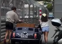 Fiat 500 in panne a Monaco: George Russell costretto a spingerla in strada