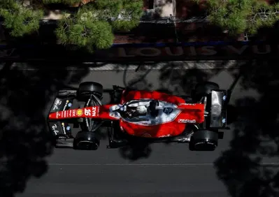 F1.  La Ferrari fa paura a Monaco: Leclerc in testa nella FP1 del GP di Monaco e svela l'asso nella manica della SF-26