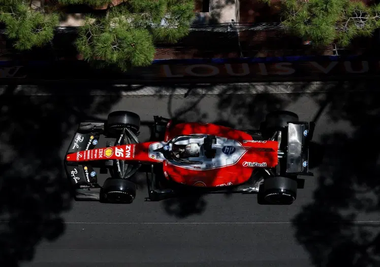 F1.  La Ferrari fa paura a Monaco: Leclerc in testa nella FP1 del GP di Monaco e svela l'asso nella manica della SF-26