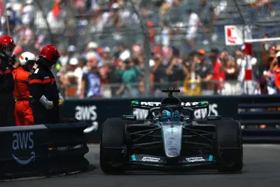 "Non so cosa stia succedendo, Kimi fa cose che a me non riescono": Russell &egrave; un caso in Mercedes