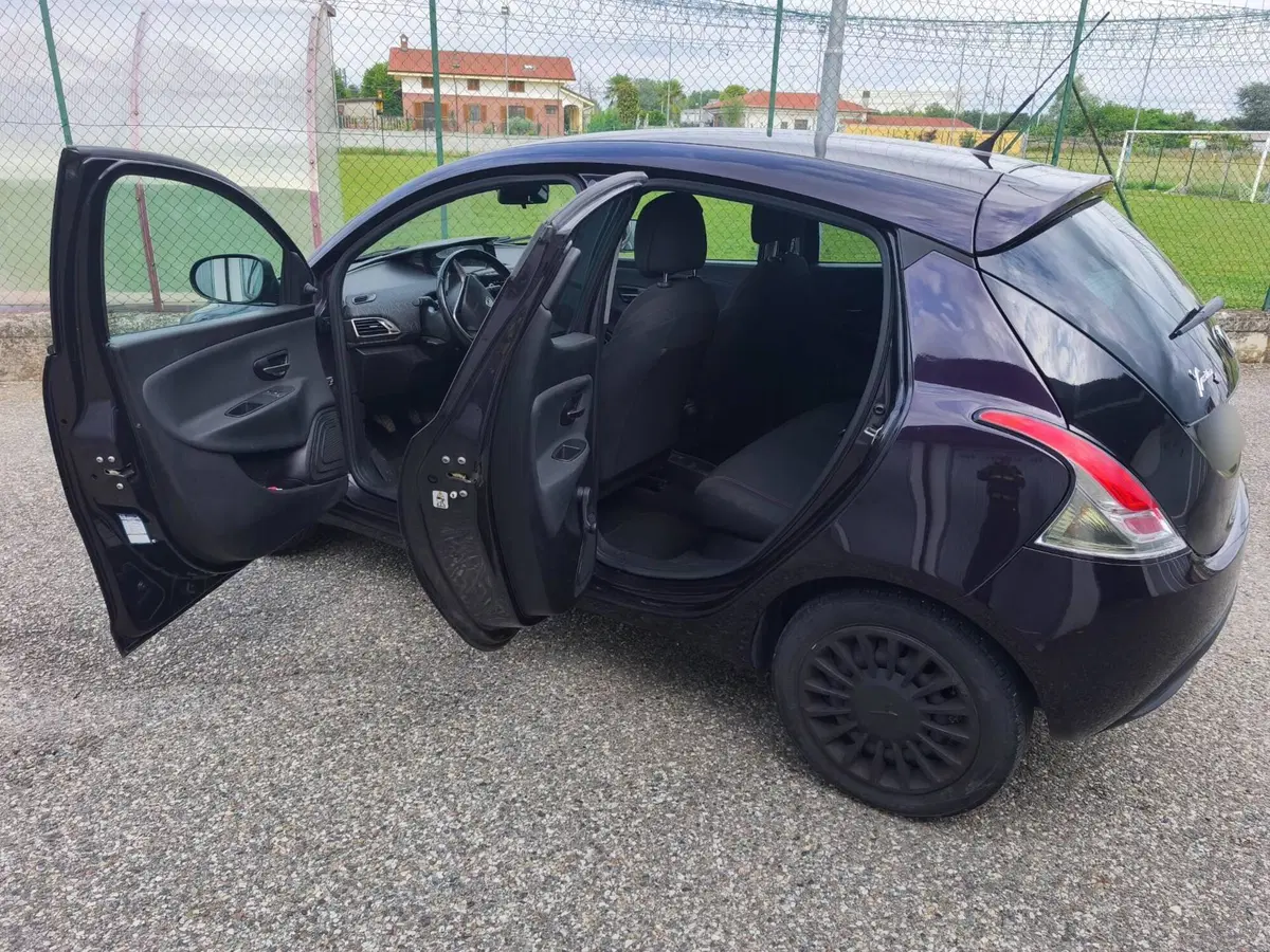 Lancia Ypsilon usata a Vercelli (3)
