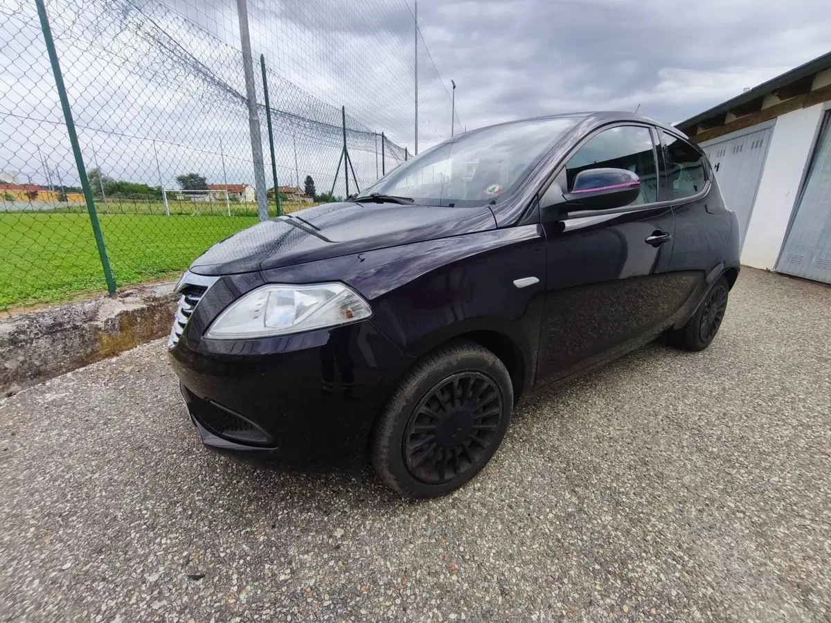 Lancia Ypsilon usata a Vercelli (4)