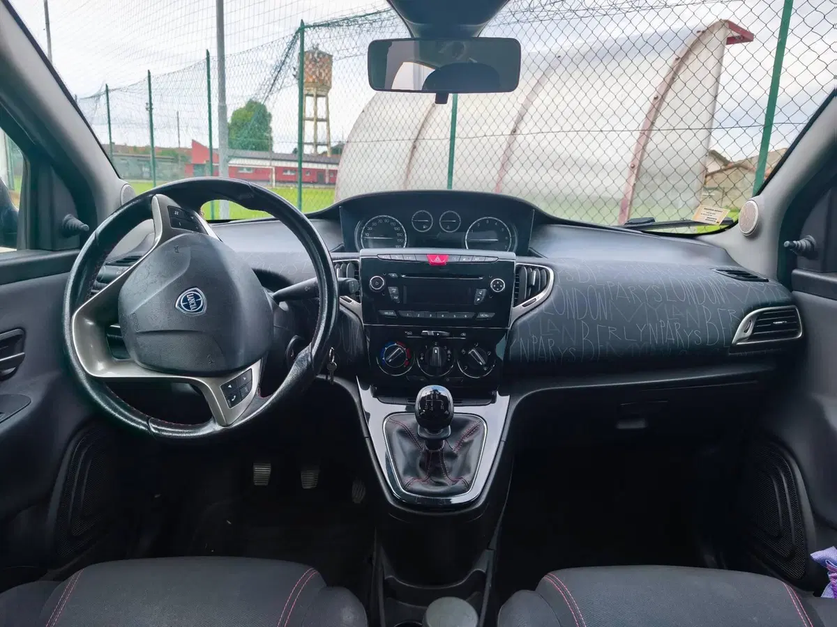 Lancia Ypsilon usata a Vercelli (6)