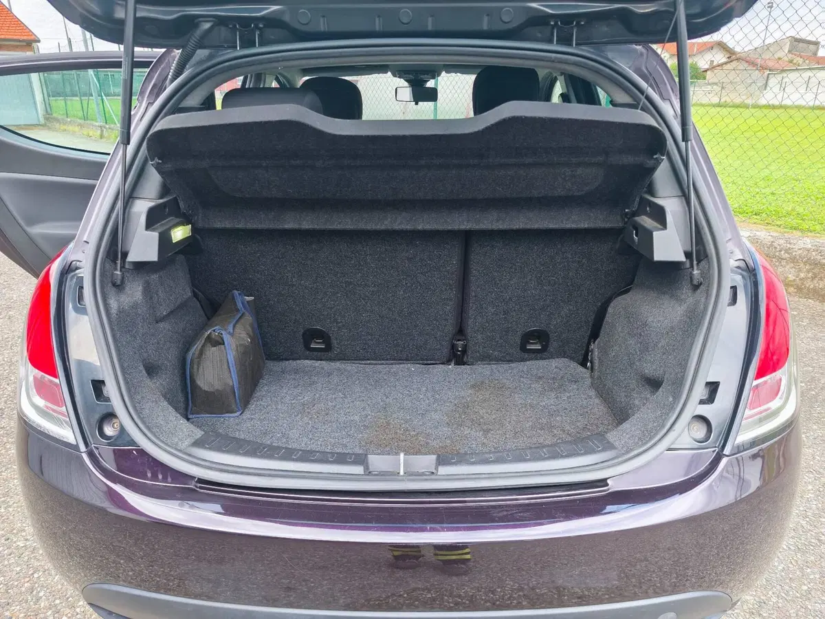 Lancia Ypsilon usata a Vercelli (8)