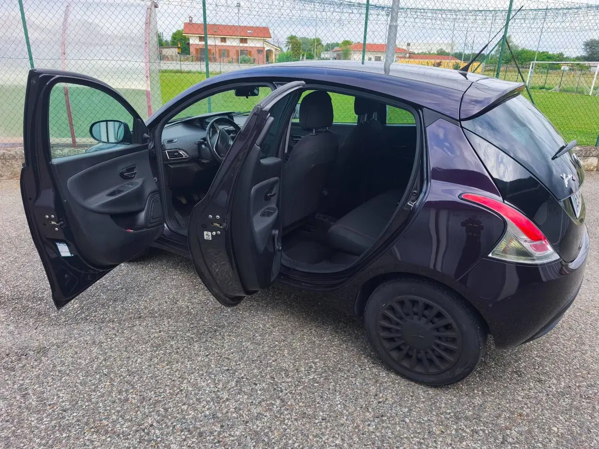 Lancia Ypsilon usata a Vercelli (9)