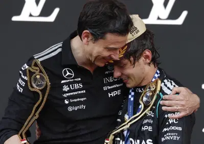 “La F1 è fisica, non misticismo: non dimentichi come si guida”. Wolff difende Russell dopo il disastro a Monaco e incorona Antonelli: “Kimi? Ha un software in testa”