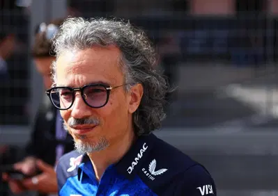 F1. È presto per parlare ma sappiamo: Mekies rompe il silenzio sulla questione ADUO che spaventa la Mercedes