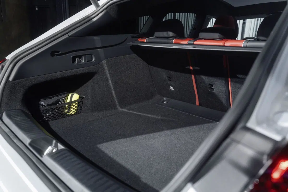 Mercedes CLA elettrica: è davvero l’alternativa alla Tesla? Prova su strada, tecnologia MMA, interni e prezzi (6)