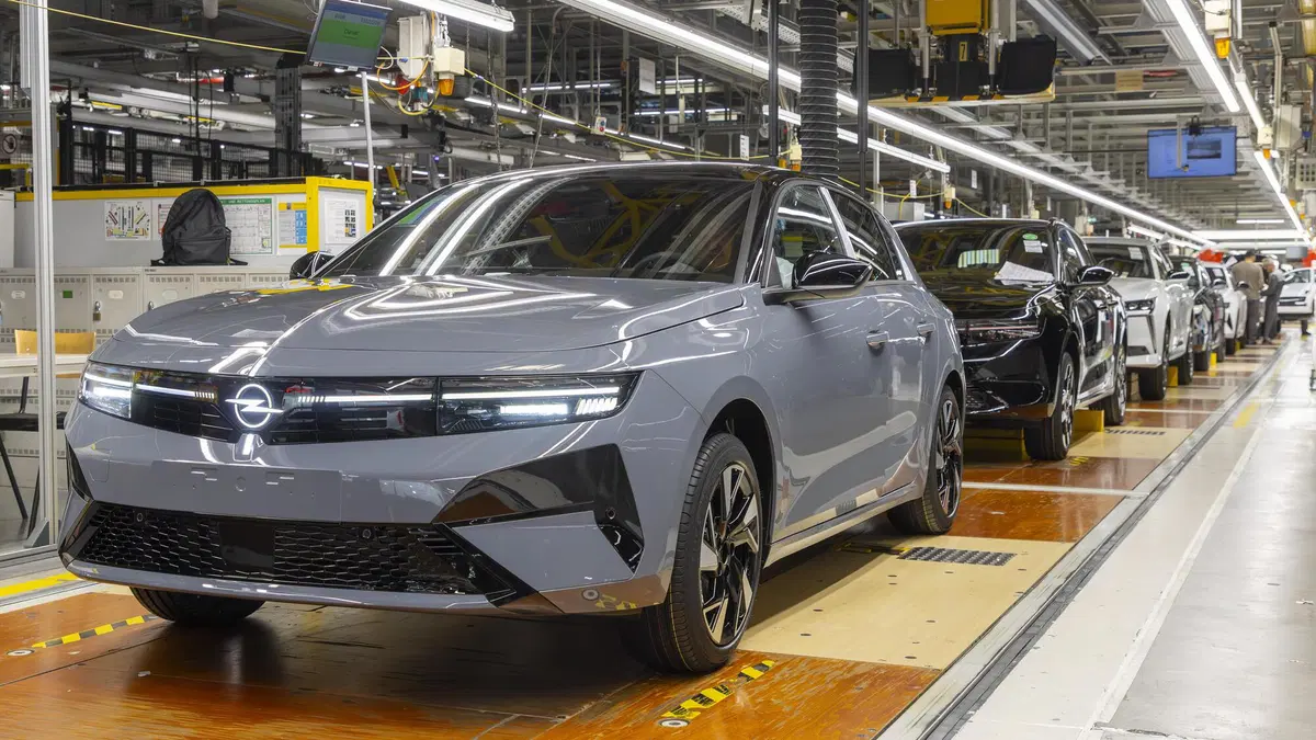 Stellantis, Opel scommette sulla Germania: la nuova Astra sar&agrave; Made in R&uuml;sselsheim