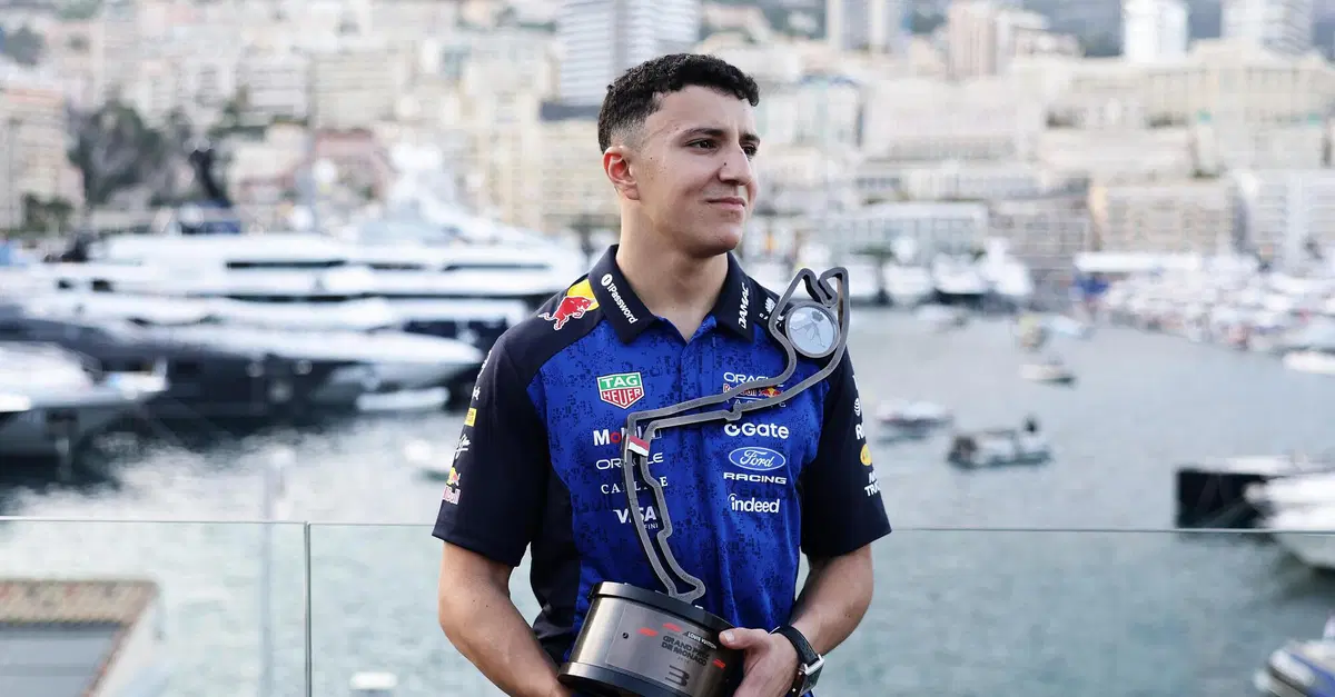 F1, "Ho spento il cervello e mi sono buttato": Hadjar eroico a Monaco sul podio con la Red Bull "inguidabile"