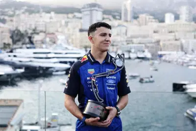 F1, "Ho spento il cervello e mi sono buttato": Hadjar eroico a Monaco sul podio con la Red Bull "inguidabile"